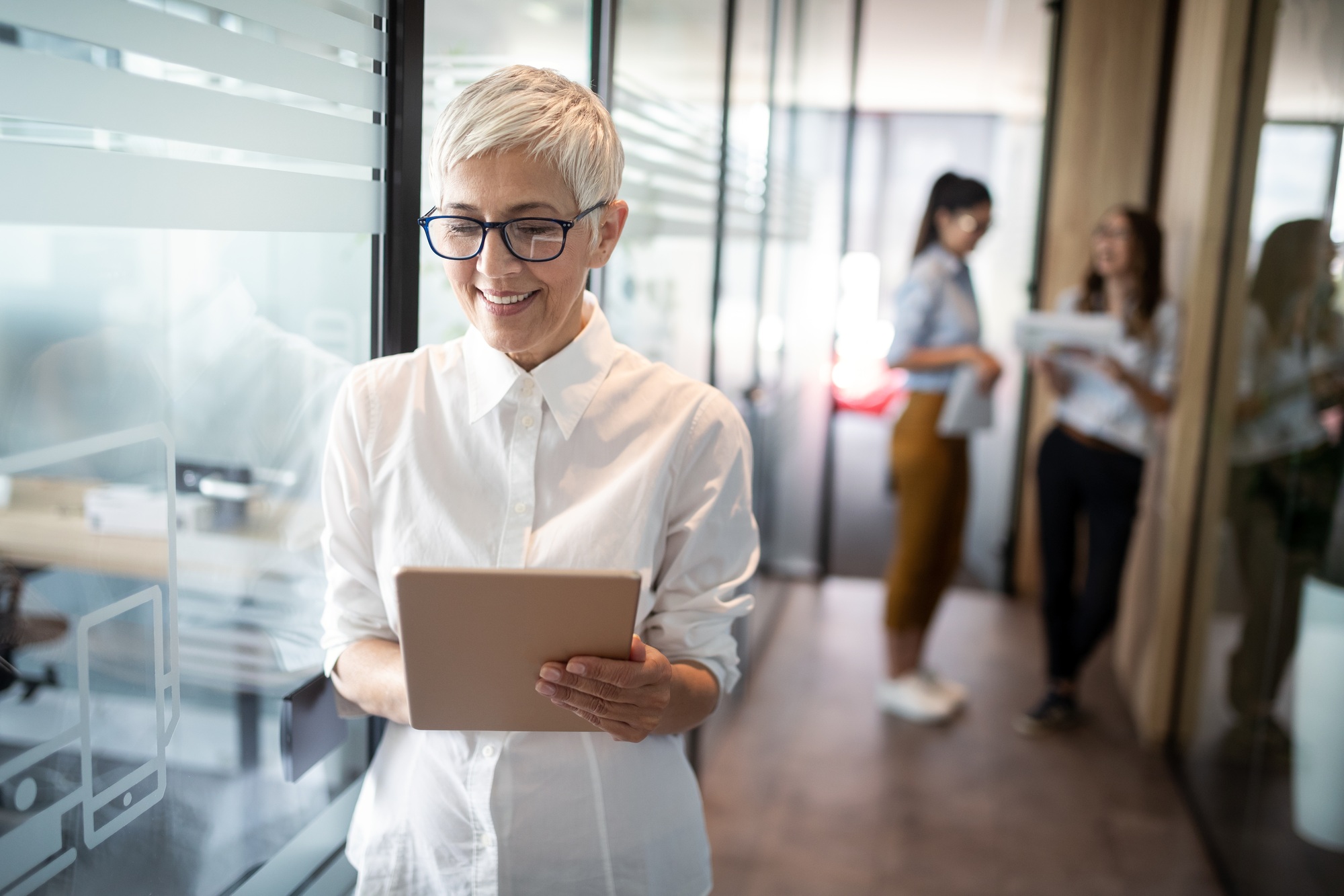 Pretty senior business woman, successful confidence in financial building